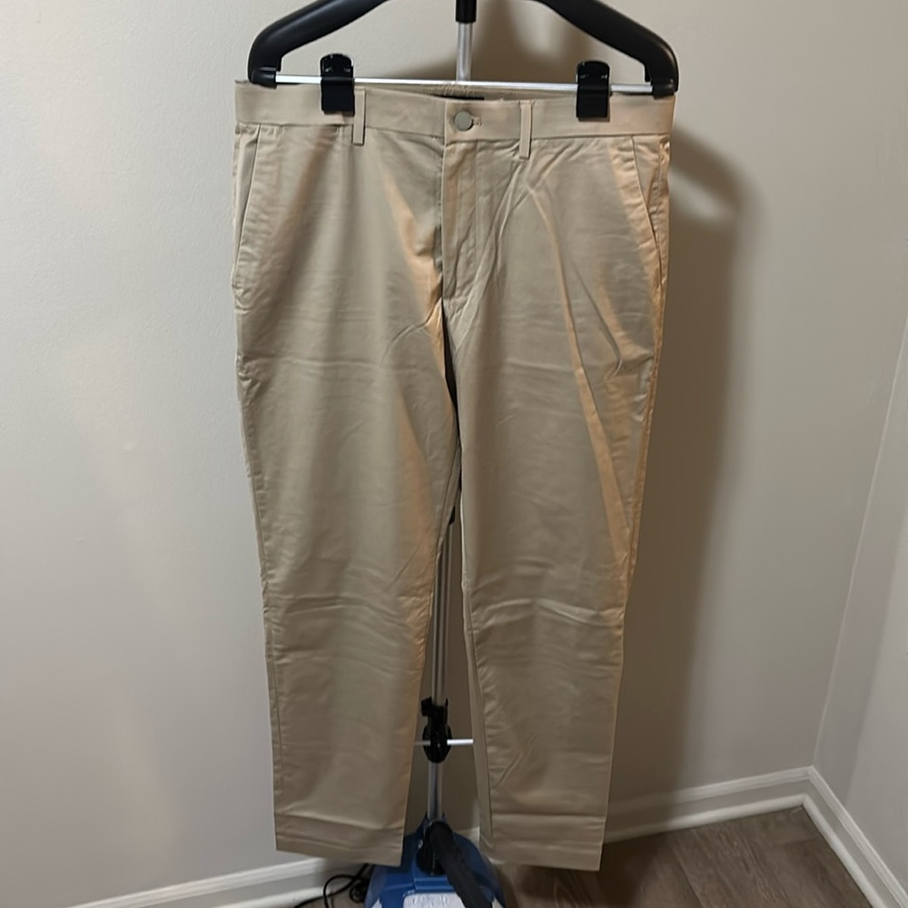 Banana Republic Slim Fit Khakis
34x34
Only Worn a couple times
No stains